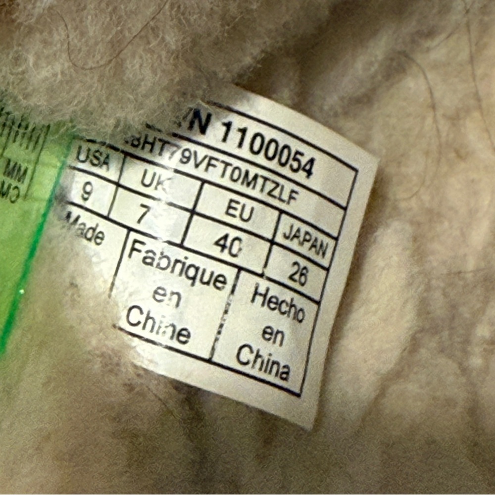 Ugg Women’s Metallic Gold Patchwork Shearling Boo… - image 4